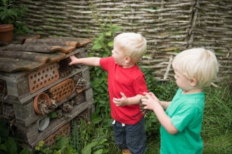 Children building a bug hotel © Katharine Davies 