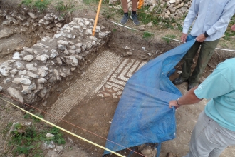 Roman Villa mosaic at Nunnery Mead © Rob Brunt